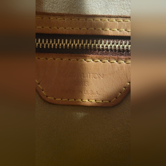 Louis Vuitton Monogram Looping GM One Strap Bag - Picture 9 of 10